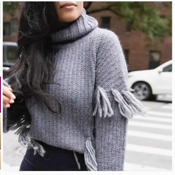 Something Navy Isla Fringe Cozy Gray Turtleneck Sweater - Picture 4 of 8